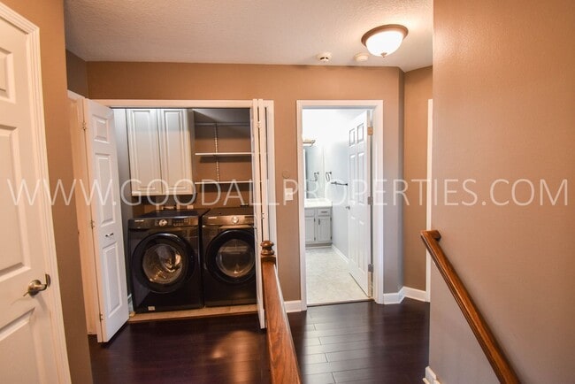Building Photo - 4 Bedroom 3 Bath Home 3 Car Garage with large fenced in yard in Waukee