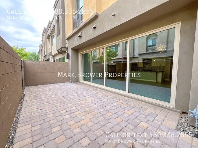 Building Photo - 7472 E Paraiso Dr