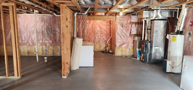 Building Photo - Beautiful 2 bedroom 1 bath End Unit Townhouse