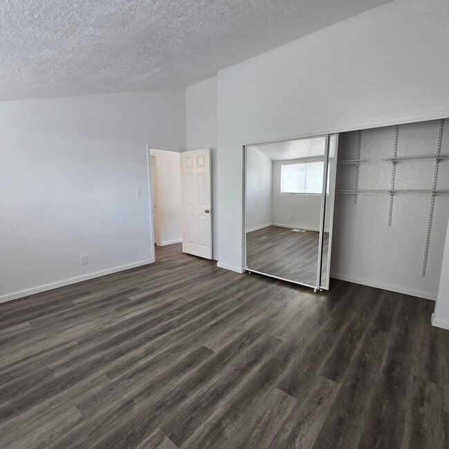 Building Photo - 5429 Overlook Dr NE