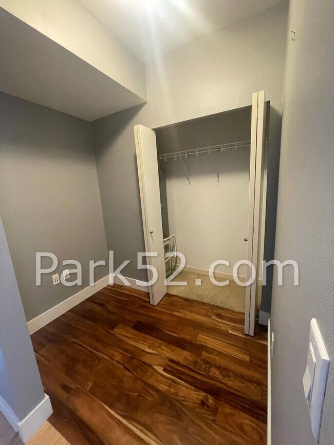 Building Photo - One Bedroom Condo in Downtown Tacoma