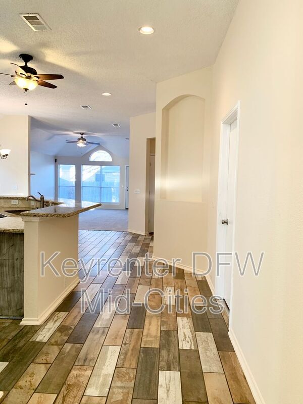 Building Photo - 2606 Lonesome Oak Dr