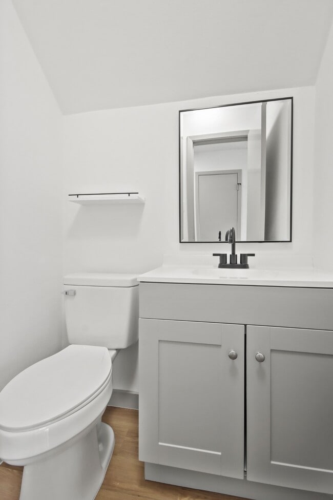 Building Photo - 1600 Hazelwood St