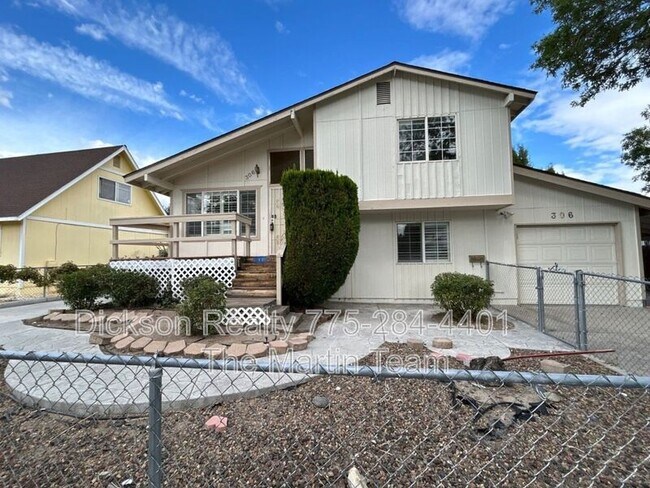 Building Photo - 306 E Quail St