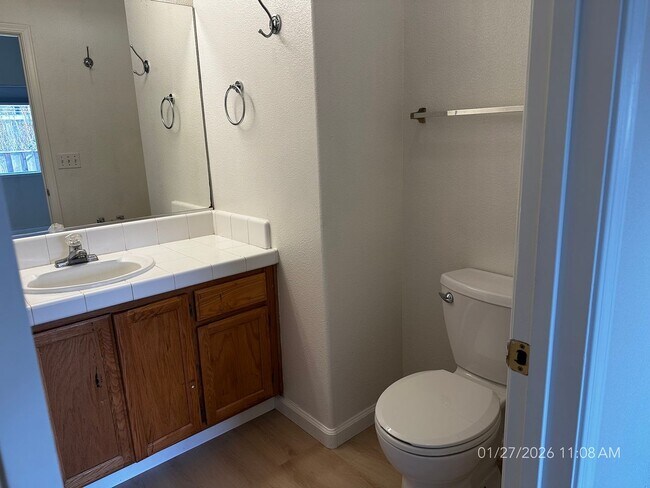 Building Photo - Refreshed 3 Bedroom, 2 Bathroom