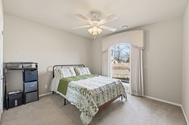 Building Photo - Move-in ready 3 Bed, 2.5 Bath, 3 Car, BA Schools