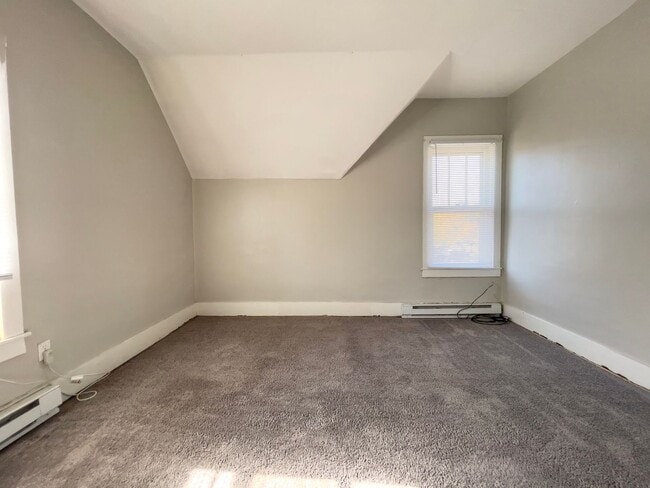 Building Photo - Dishwasher Included