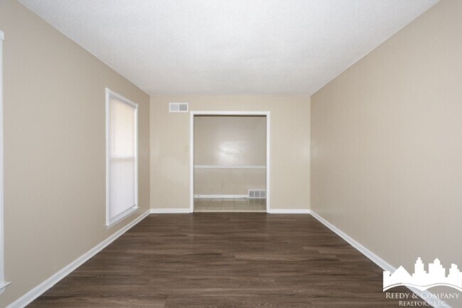 Building Photo - 5853 Fox Lair Ave