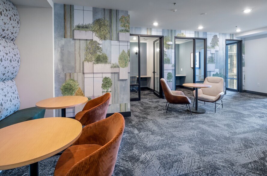 Building Photo - Vista at Summit