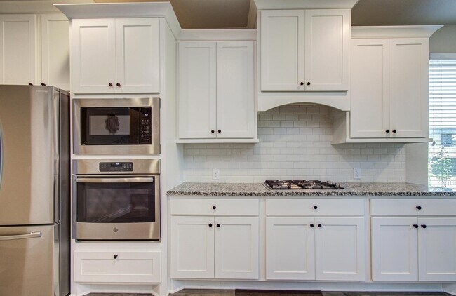 Building Photo - 10838 Bouldin Creek