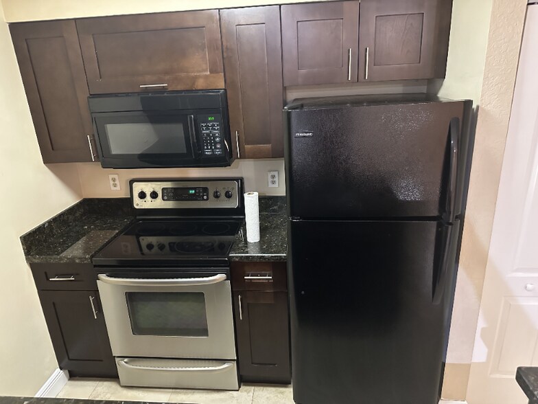 Building Photo - 2881 N Oakland Forest Dr