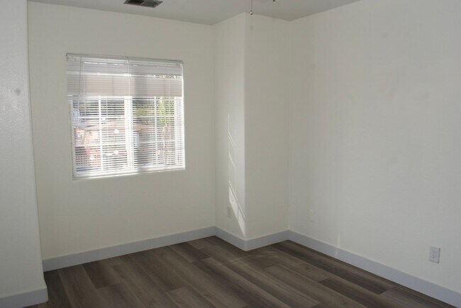 Building Photo - Charming 2-Story, 4 Bd 3 Ba Unit Near Downtown San Diego – 92113