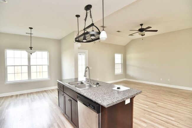 Building Photo - 128 Brasher Dr