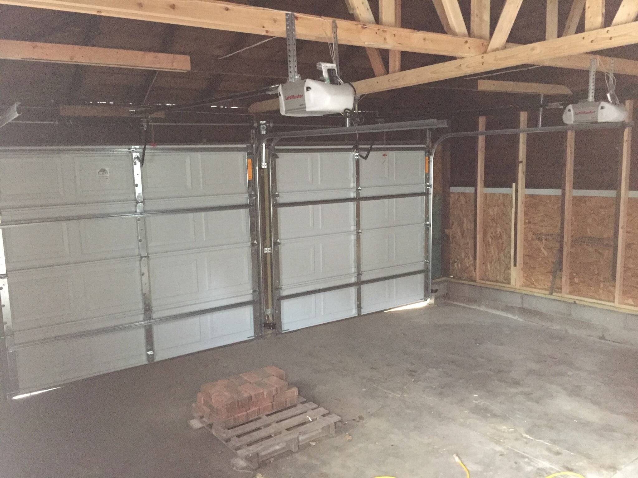 Building Photo - 247 Winifred St W