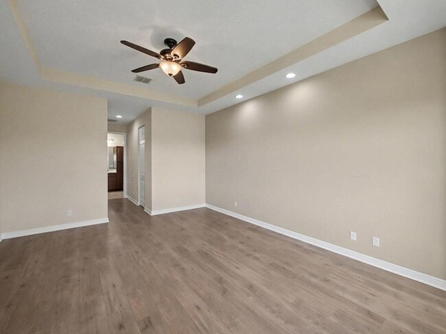 Building Photo - 12115 SW Bennington Cir