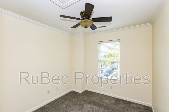 Building Photo - 3405 Broadwick St
