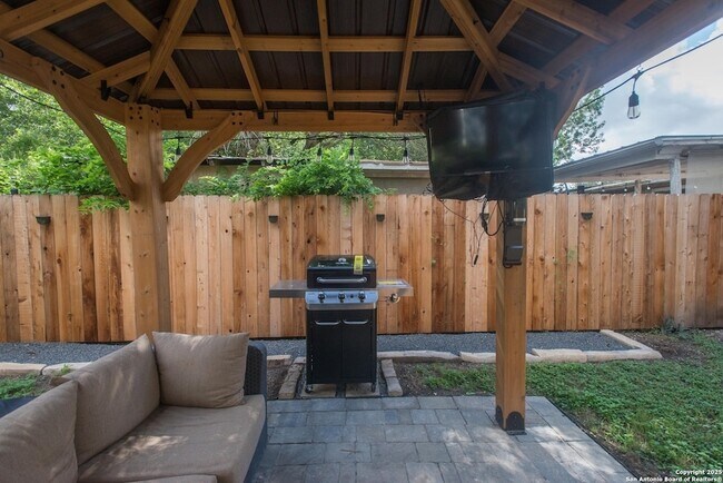 Building Photo - 611 Brunswick Blvd