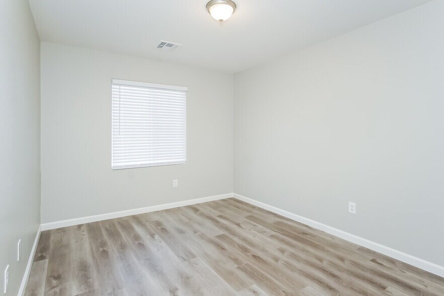 Building Photo - 2405 Breckle Key Ave