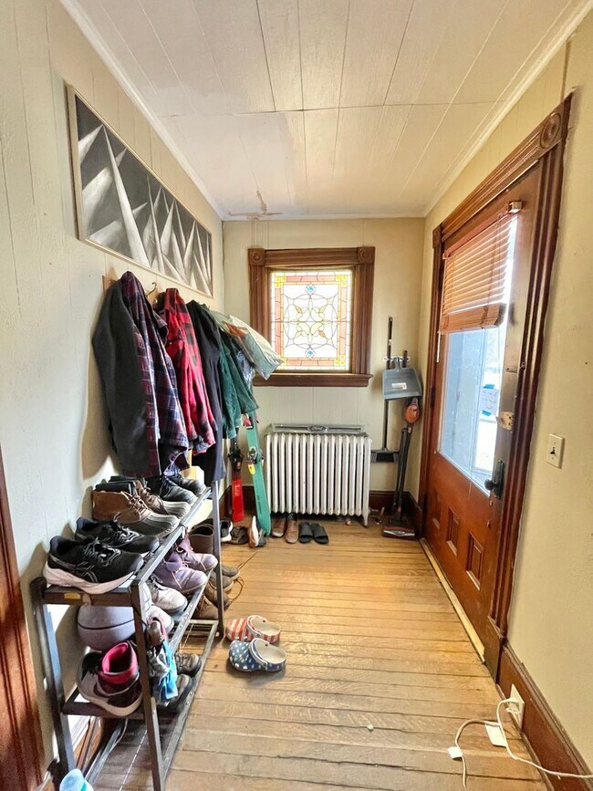 Building Photo - 3 Bedroom Apartment Superior Location South End of Burlington VT Available between 6/5-6/15