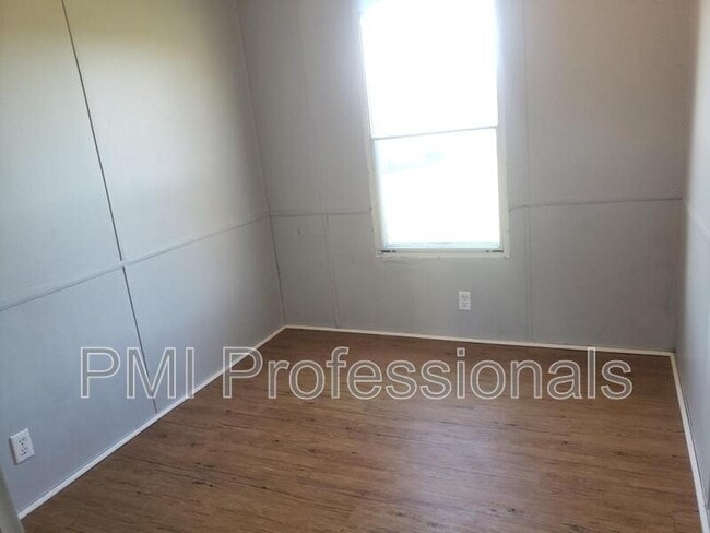 Building Photo - 934 Cranor Rd