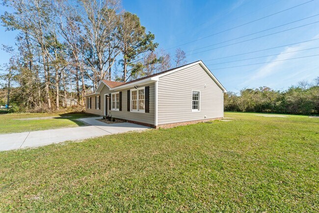Building Photo - 136 Sandy Dr