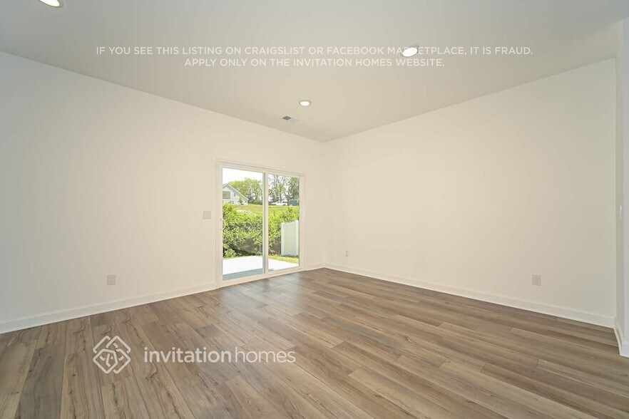 Building Photo - 204 E Millbrook Dr