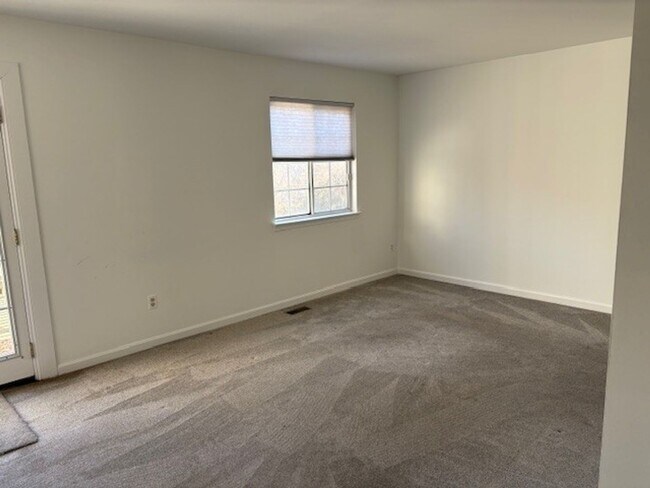 Building Photo - Large End Unit Townhome near Downtown Annapolis and Navy Stadium!