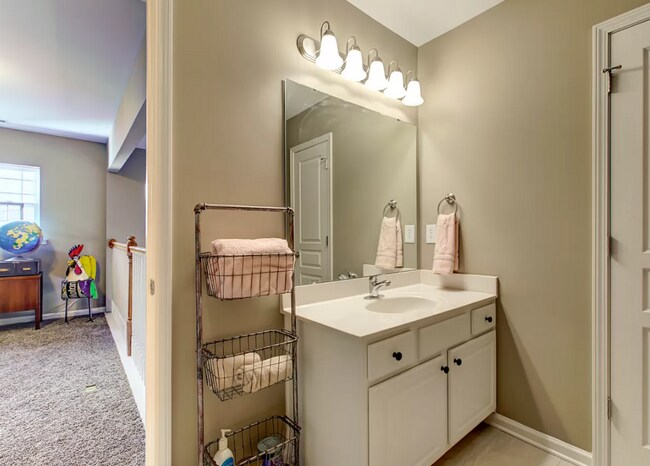 Building Photo - Charming 3BD, 2.5BA Raleigh Townhome with ...