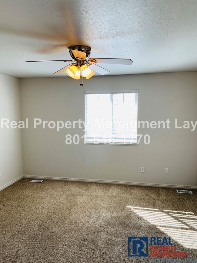 Building Photo - Cozy 2 Bedroom South Ogden Townhome Available Now!