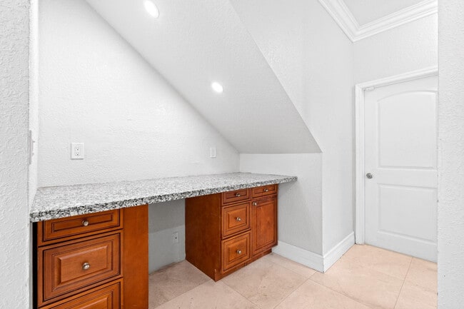 Building Photo - 7803 NW 70th Ave