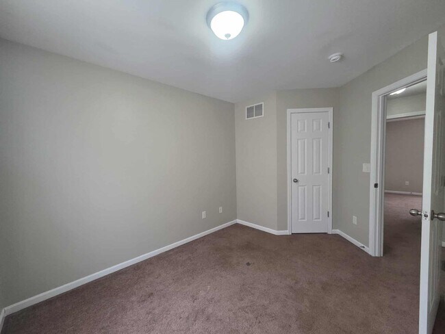 Building Photo - 936 W 8th St