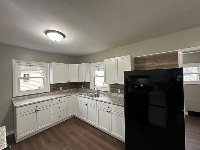 Building Photo - Remodeled 3 bed, 1 bath home for rent in W...