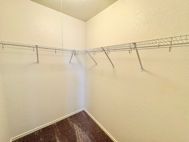 Building Photo - *COMING SOON* MOVE IN SPECIAL Beautifully Designed Two-Story Home with Loft and Garden Tub!