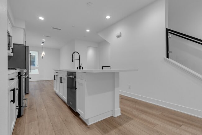 Building Photo - 2907 W Exposition Pl