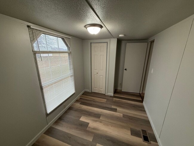 Building Photo - 108 Eakins Dr