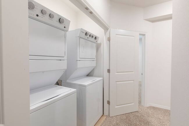 Building Photo - Brand New 6 Bed, 6.5 Bath, 3 Story Townhomes w/ Bonus Room & Balcony!