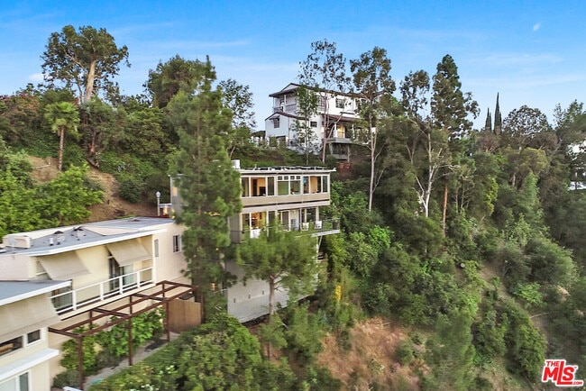 Building Photo - 9416 Beverlycrest Dr