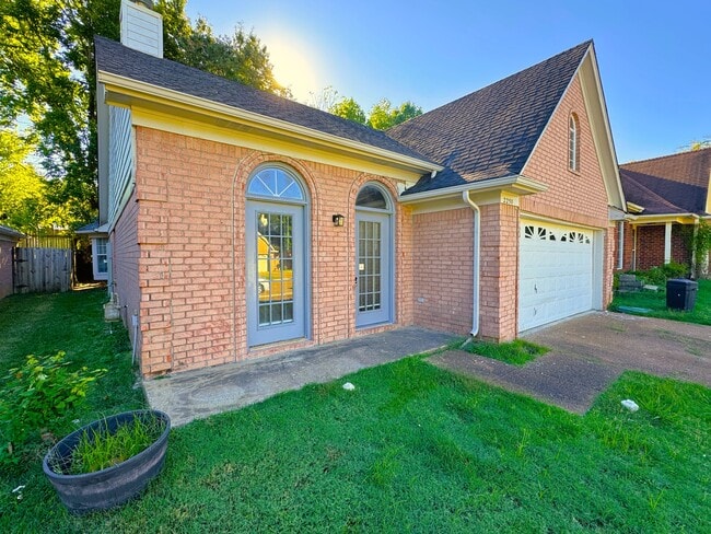 Building Photo - 2250 Lake Hill Ct