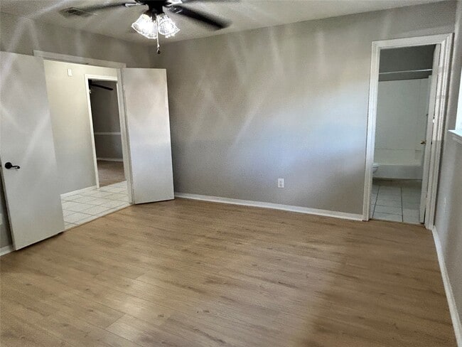 Building Photo - 607 La Riviera Cir