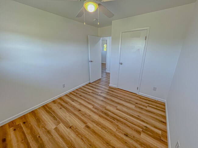 Building Photo - Completely Renovated Ranch in Parkland Sch...