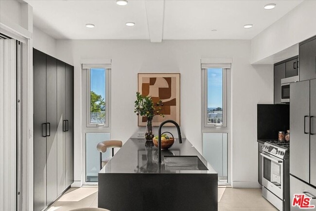 Building Photo - 1257 N Sweetzer Ave