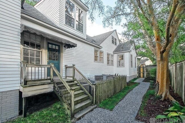 Building Photo - 2221 Olive St