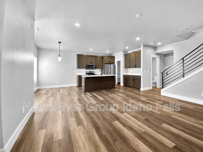 Building Photo - 2930 Sunburst Dr