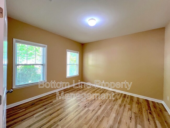 Building Photo - 815 Sarah Laura Ln