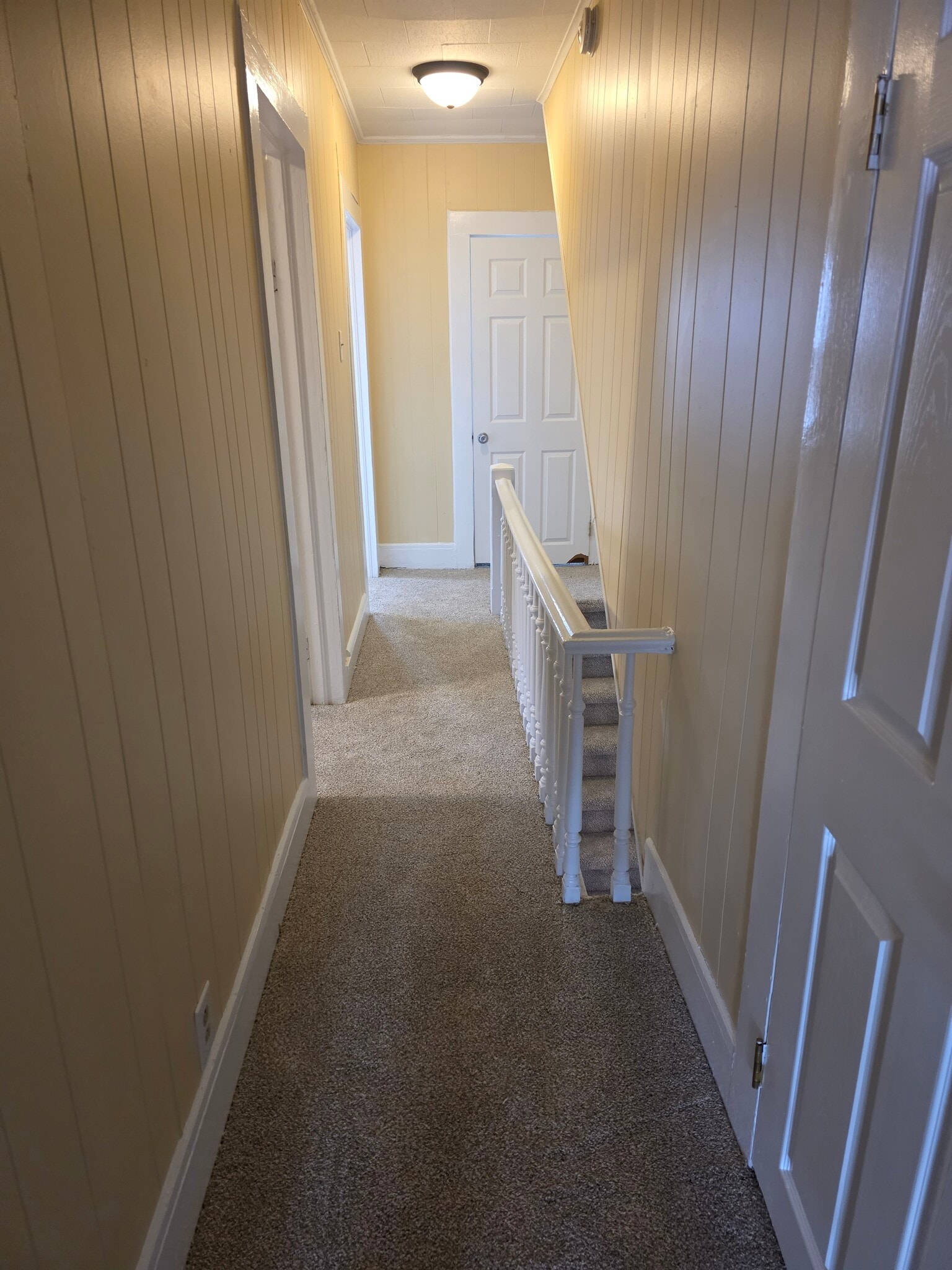 Hallway - 611 Moir Ct