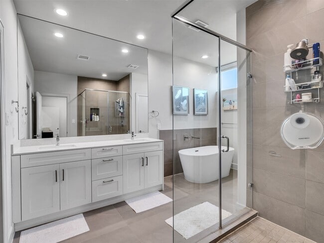 Building Photo - 5702 Rucio Ln