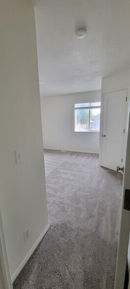 Building Photo - 545 W 600 N