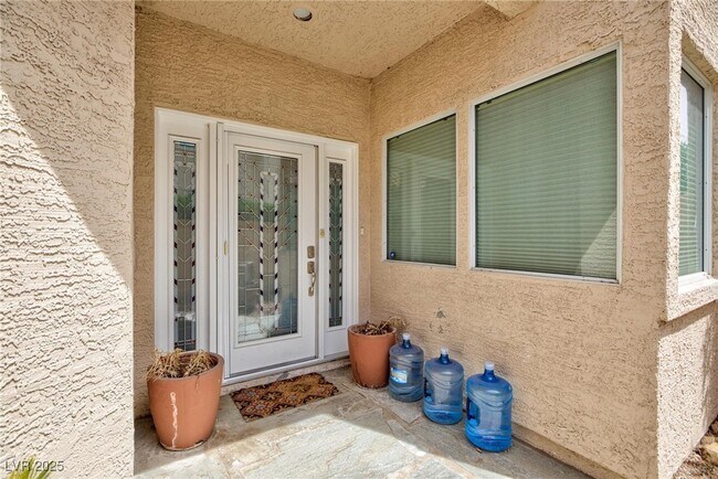 Building Photo - 8949 Diamond Falls Dr