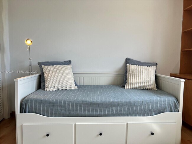 Building Photo - 555 Crandon Blvd