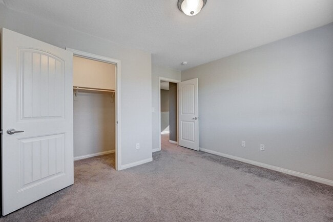 Building Photo - GORGEOUS 4 Bedroom, 2 Story Home located in the SW!